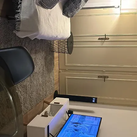 Flat Apartment *